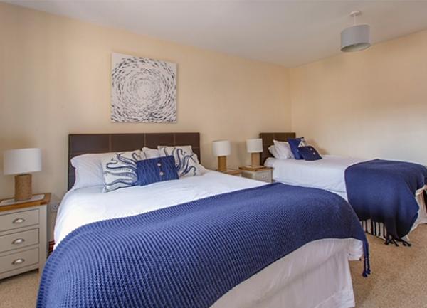 Fleet Cottage holiday home in Weybourne, Norfolk bedroom