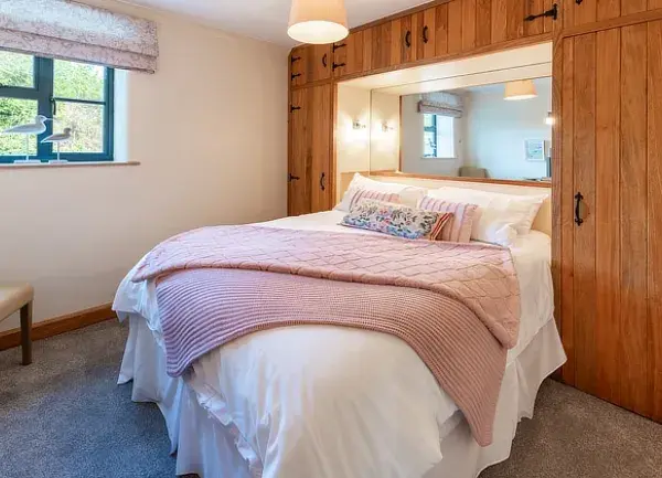 Lapwing Cottage holiday in Norfolk master bedroom
