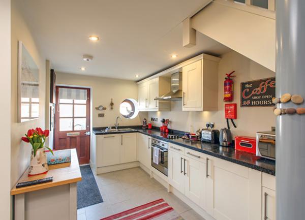 Tractor Cottage Holiday home, Weybourne, Norfolk kitchen