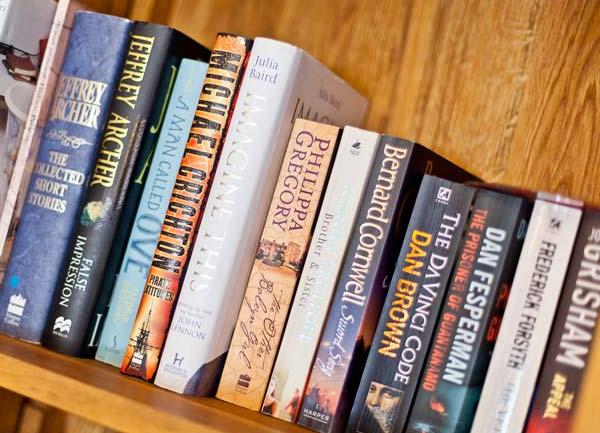 Book shelf full of holiday reading books.