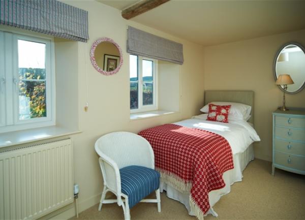 Single bedroom with bed and chest of drawers.
