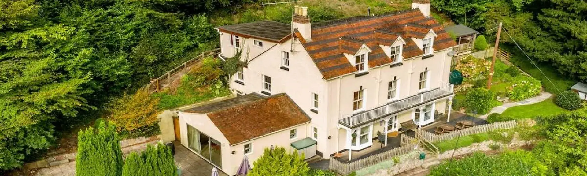 Aerial view of a large Wye Valley holiday cottage and garden.