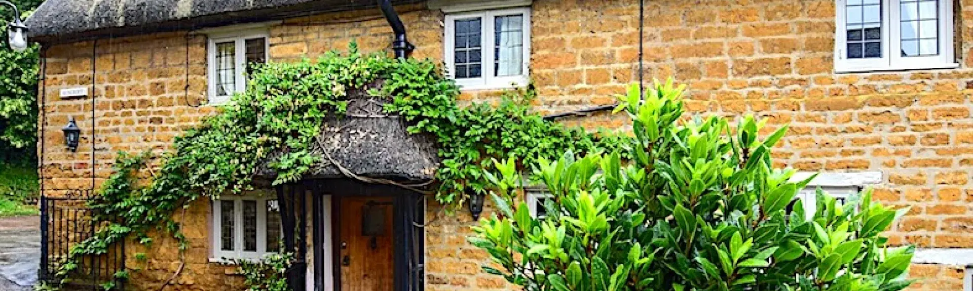 A 'honey-stone' thatched Cotswold holiday cottage in Oxfordshire.