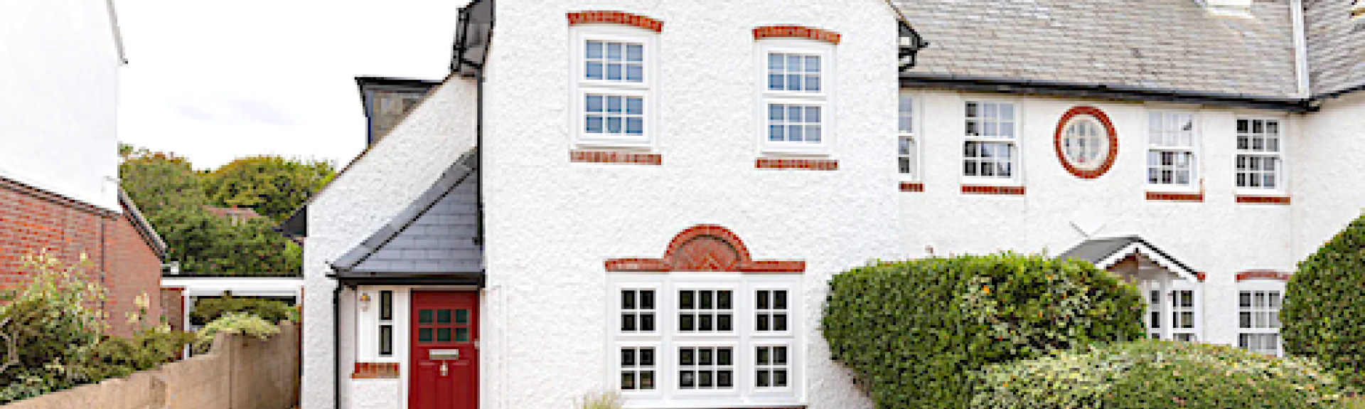 2-storey1930s holiday cottage in Lymington