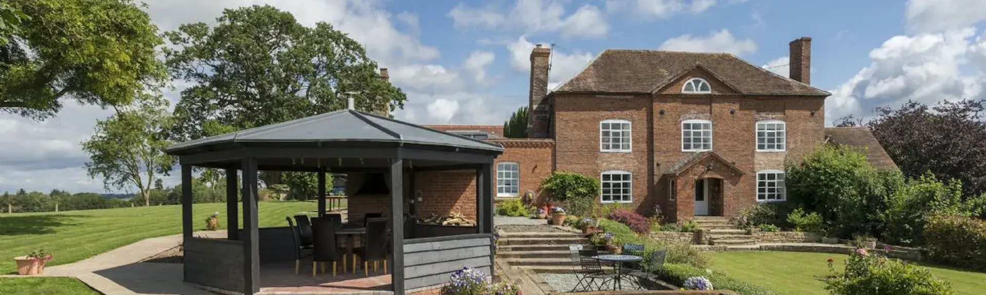Aa largendouble-fronted, 33-storey detached house overlooks a spacious garden with an octagonal summerhouse