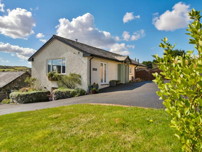 A Coniston holiday bungalow with a lawn and large tarmac space for guest's cars