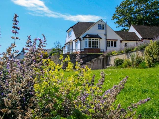 A large countryside Braunton holiday cottage with a large terrace and mature gardens.