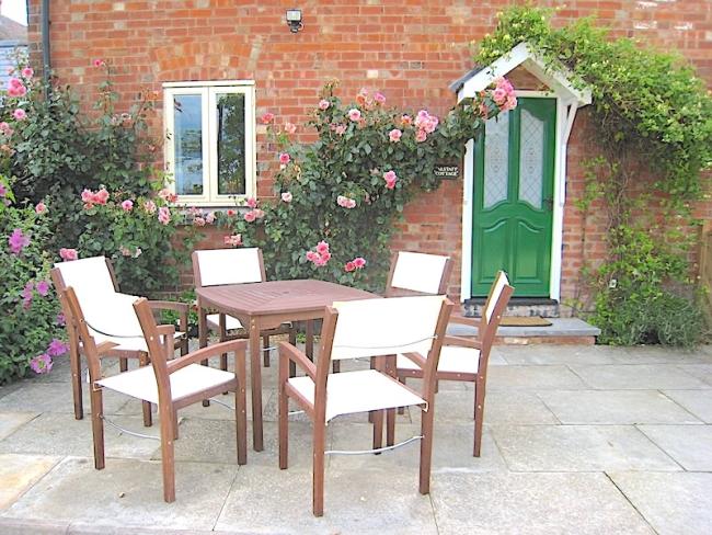 Exterior and interior images of Falstaff Cottage, a Stratford-upon-Avon holiday cottage in the heart of Shakespeare Country.