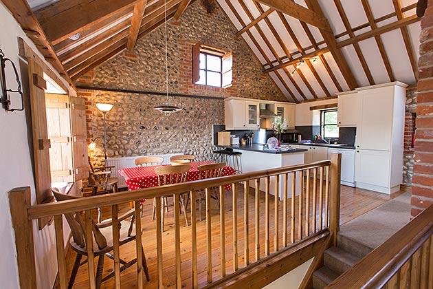 Old Flint Barn holiday cottage, Home Farm, Weybourne, Norfolk dining and kitchen