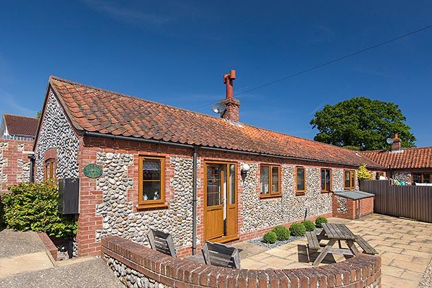 Stable End Cottage, Weybourne, Norfolk exterior 