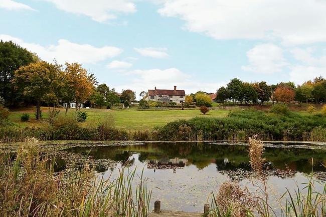 GLADWINS FARMHOUSE - LUXURY HOLIDAY COTTAGE IN SUFFOLK