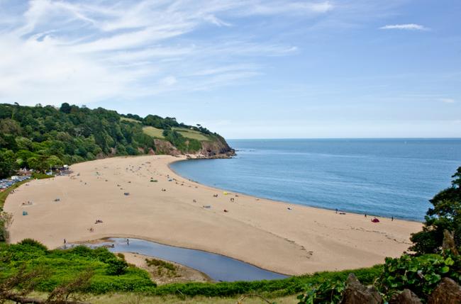 BLACKPOOL SANDS IN SOUTH DEVON - GOLDEN MEADOW COTTAGE A large sandy cove overlooked by steep-banked wooded hills and cliff tops in South Devon