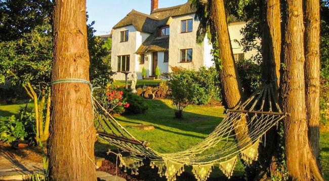 Shells Cottage, A Holiday Cottage in Washford, Somerset Click title to view this West Somerset cottage.