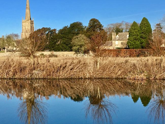 The River Thames at Lechlade in Gloucestershire Photo credit: Culls Cottage in Lechlade. Click above title to view.